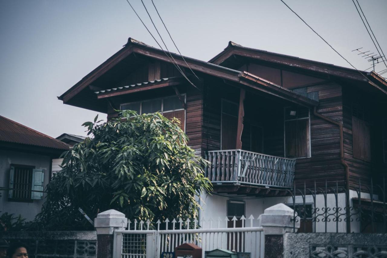 One Of Us House Pansiyon Bangkok Dış mekan fotoğraf